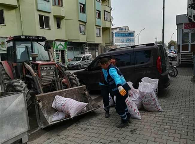 İZMİT’TE AYDA 5500 TON ATIK TOPLANIYOR