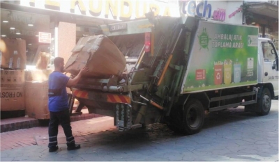 İZMİT’TE AYDA 600 TON KAĞIT TOPLANIYOR