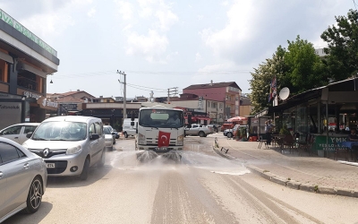 İzmit’te dezenfekte çalışmaları aralıksız devam ediyor
