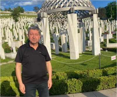 İzzetbegoviç'in mezarını ve şehitliğini ziyaret etti