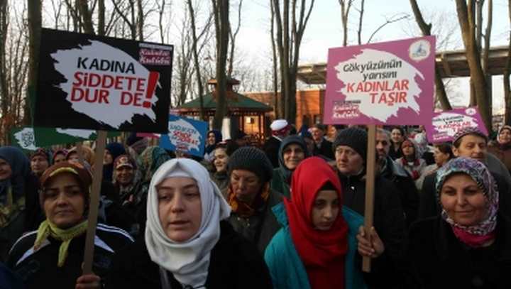 “Kadına Şiddete Dur de” için yürüdüler