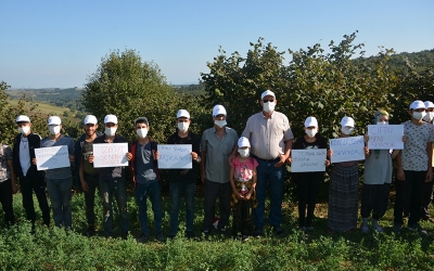 Kandıra’daki mevsimlik işçilere şapka ve maske