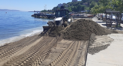 Kandıra’dan alınan kumlar plajlara seriliyor