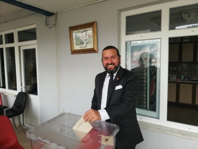 Karadaşlı yeniden başkan