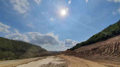 Karamürsel İhsaniye Barajı’nda temizlik çalışmaları yapılıyor
