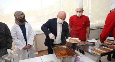 Karantinadaki vatandaşlara sıcak yemek desteği