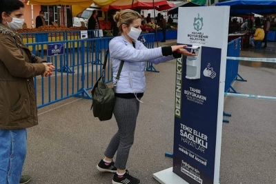 KARTEPE’DE PAZAR YERLERİNE DÜZENLEME YAPILDI