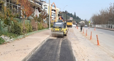 Kent genelindeki yollar bakımdan geçiyor