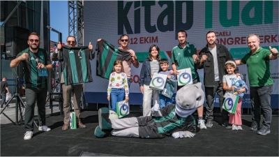 Kılavuz Kitap Köyü, fuara renk katıyor