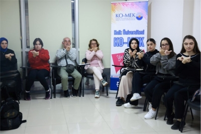 Kız isteyebilmek için işaret dili öğrendiler