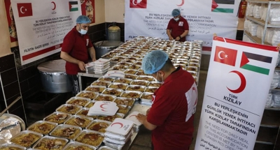 Kızılay Gazze’de sıcak yemek dağıtımına başladı