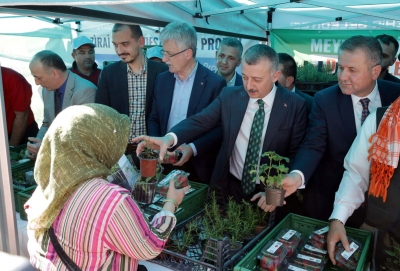 Kocaeli’de ‘’Çiftçi Şenliği’’ kortej yürüyüşüyle başladı