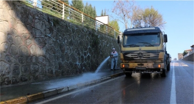 Körfez’de caddeler yıkanıyor