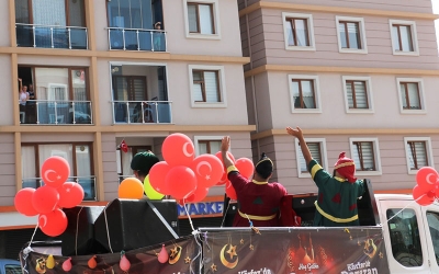 Körfez’de Hacivat ve Karagöz sokağa indi