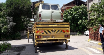 Körfez’de hurda araçlar çekiliyor