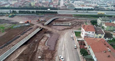 Körfez’de otoyol geçiş köprüsü yapımı devam ediyor