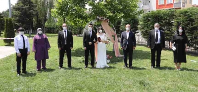 Körfez’de sosyal mesafeli kır nikâhı