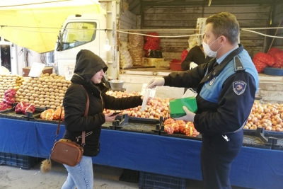 Körfez’de vatandaşlara maske dağıtıldı