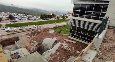 KOÜ hastanesine yürüyen merdiven ve asansör