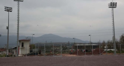 Kullar futbol sahasının aydınlatması tamam