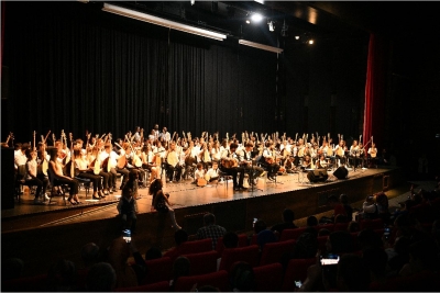 Kursiyerlerden türkü ziyafeti