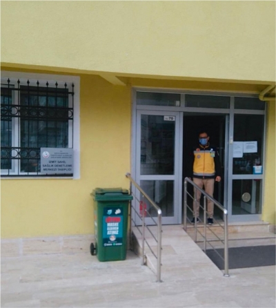 Maske ve eldivenler atık kutularına