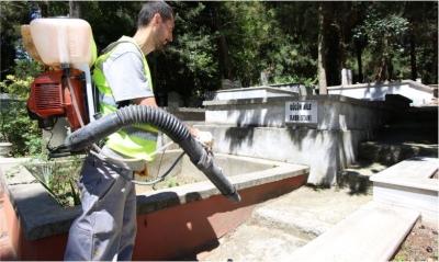 Mezarlıklara Kurban Bayramı temizliği