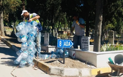 Mezarlıklarda bayram sonrası kapsamlı temizlik