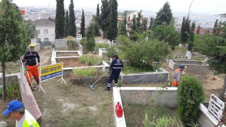 Mezarlıklarda hummalı çalışma