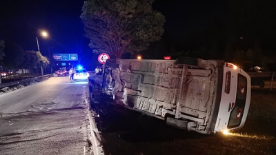 Minibüs devrildi 6 kişi yaralandı! 