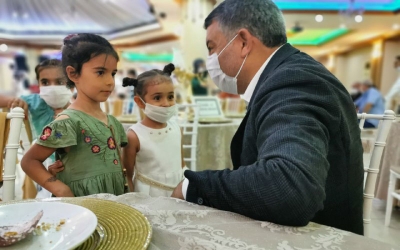 MİNİK ELİF GÜLÜMSETTİ