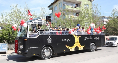 Moral Otobüsü Darıcalı çocukları eğlendirdi