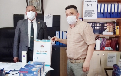 Muhtarlara maske dağıtıldı