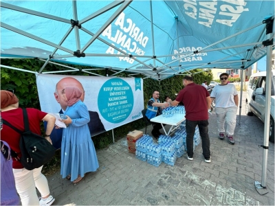  Öğrencilere Ve Ailelerine Su İkramında Bulundu