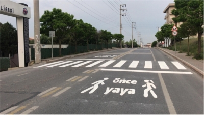 Okul önlerinde yaya güvenliği önemseniyor