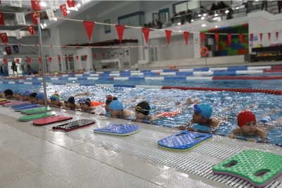 olimpik yüzme havuzu çok hareketli