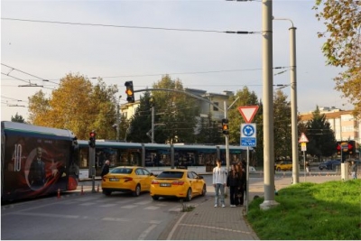 Otobüs ve tramvaylarda Ata'ya saygı