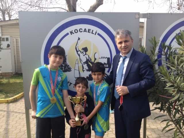 ÖZEL İLİM TENİSTE KOCAELİ 1.Sİ