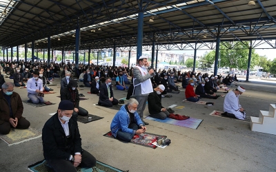 Özlem bitti, camiler yine cemaatle birlikte