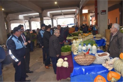 pazar yerlerini denetledi