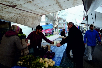 Pazarda önce sıcak çorba sonra siftah