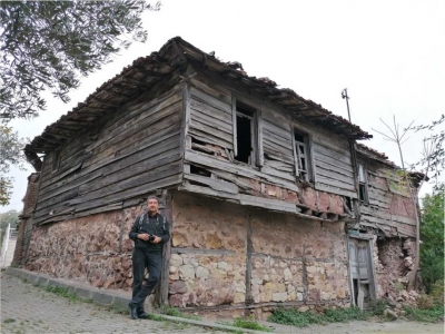 Rıdvan Şükür, yok olan Tavşancıl evlerini fotoğrafladı