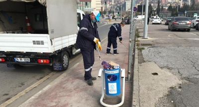 Şehir genelindeki yol, durak ve üst geçitler temizleniyor