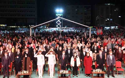 Şehitler İçin Dualarla Nöbet Tutuldu