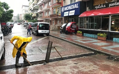 Sel ve taşkınlara anında müdahale ediyor