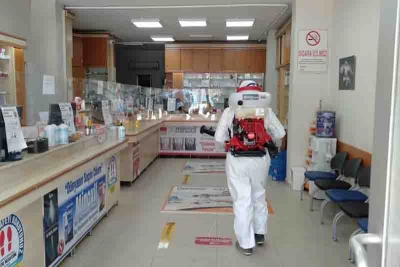 Sokağa çıkma yasağında açık işyerleri dezenfekte ediliyor