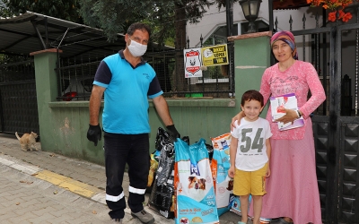 SOKAK HAYVANLARI BESLENİYOR