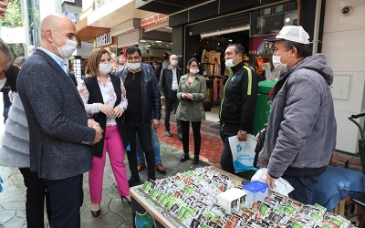 Soluğu esnafın yanında aldı