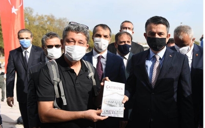 Şükür, Tarım ve Orman Bakanına kitabını imzaladı 