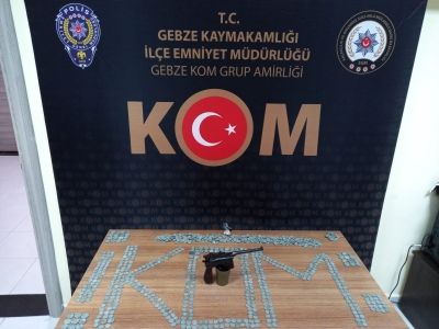 Tarihi eser kaçakçıları polisten kaçamadı!